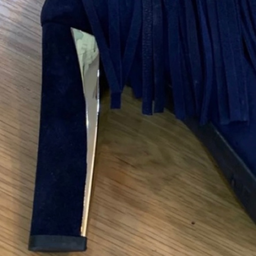 Stuart Weitzman - Picture 4 of 9
